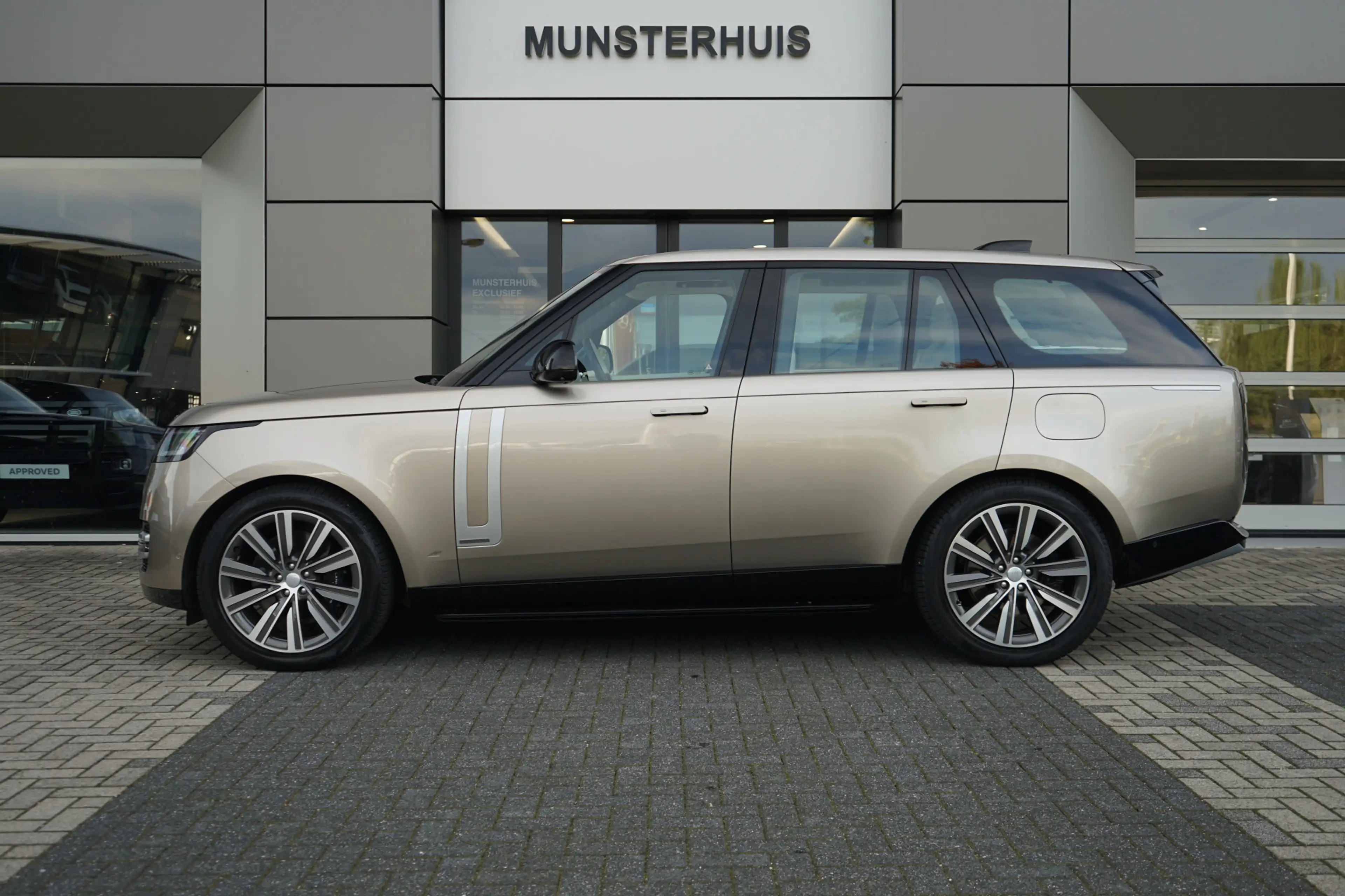 Land Rover Range Rover 3.0 P440e Autobiography PHEV | Head-up display | M — photo 6