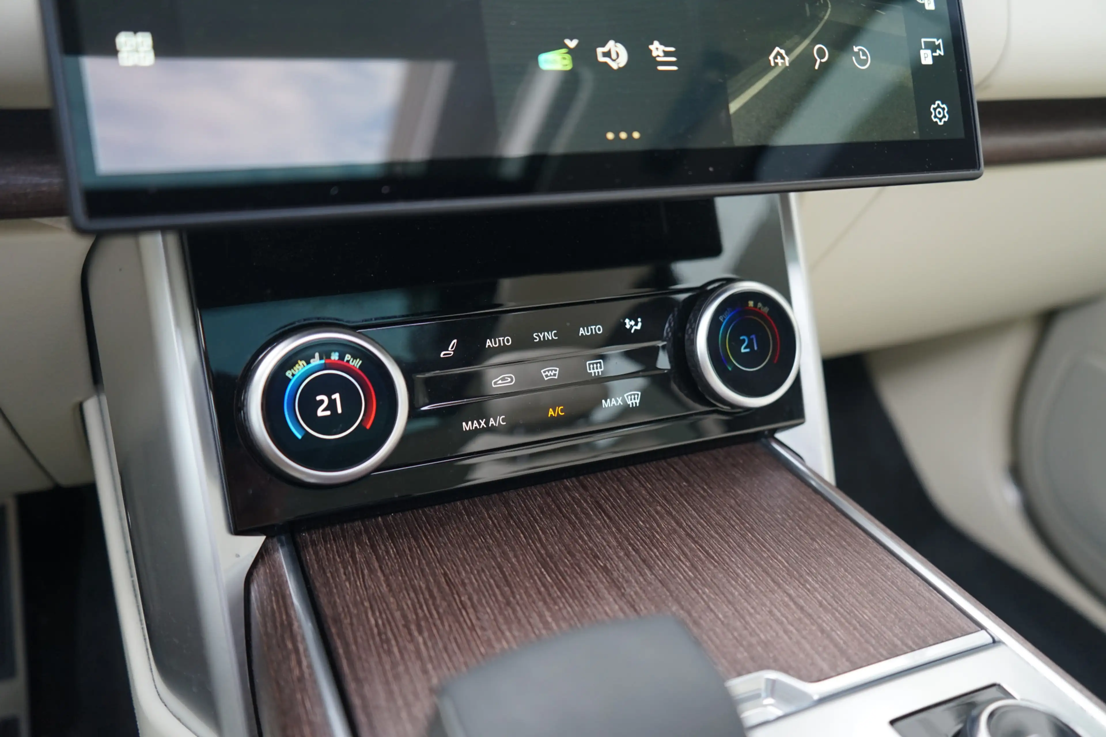 Land Rover Range Rover 3.0 P440e Autobiography PHEV | Head-up display | M — photo 25