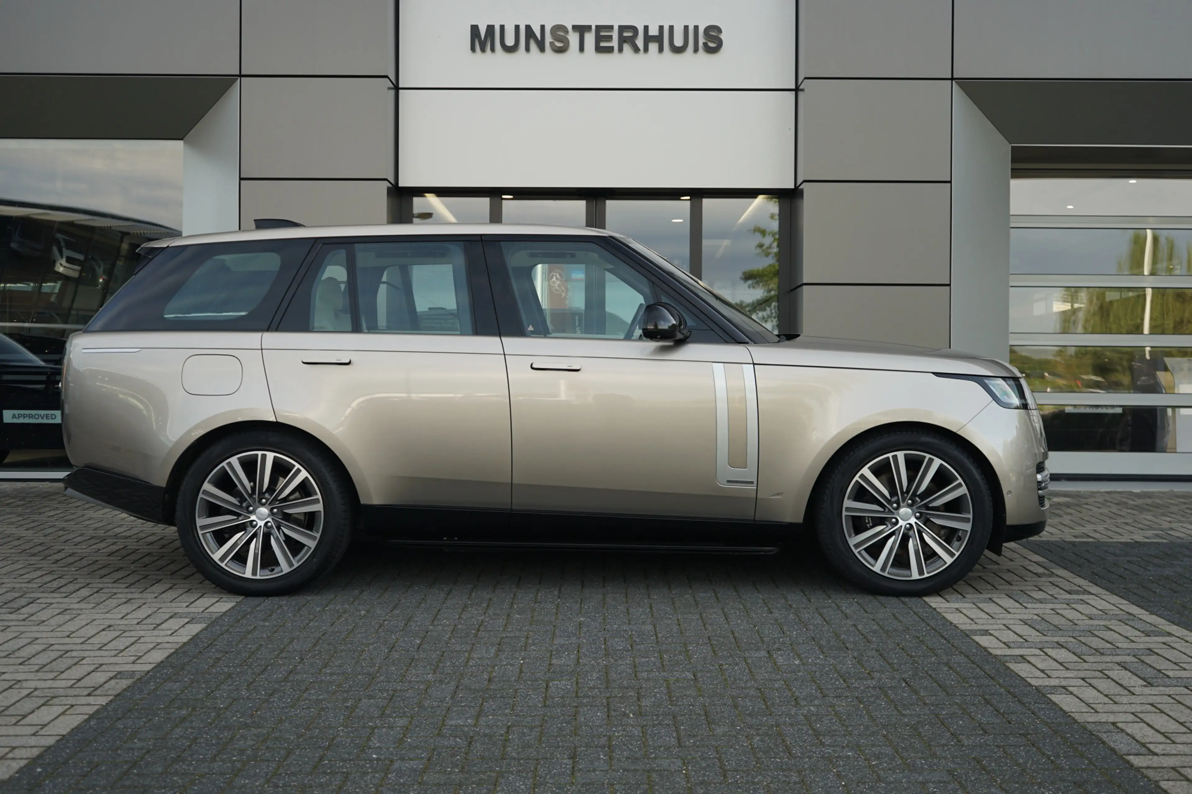 Land Rover Range Rover 3.0 P440e Autobiography PHEV | Head-up display | M — photo 12
