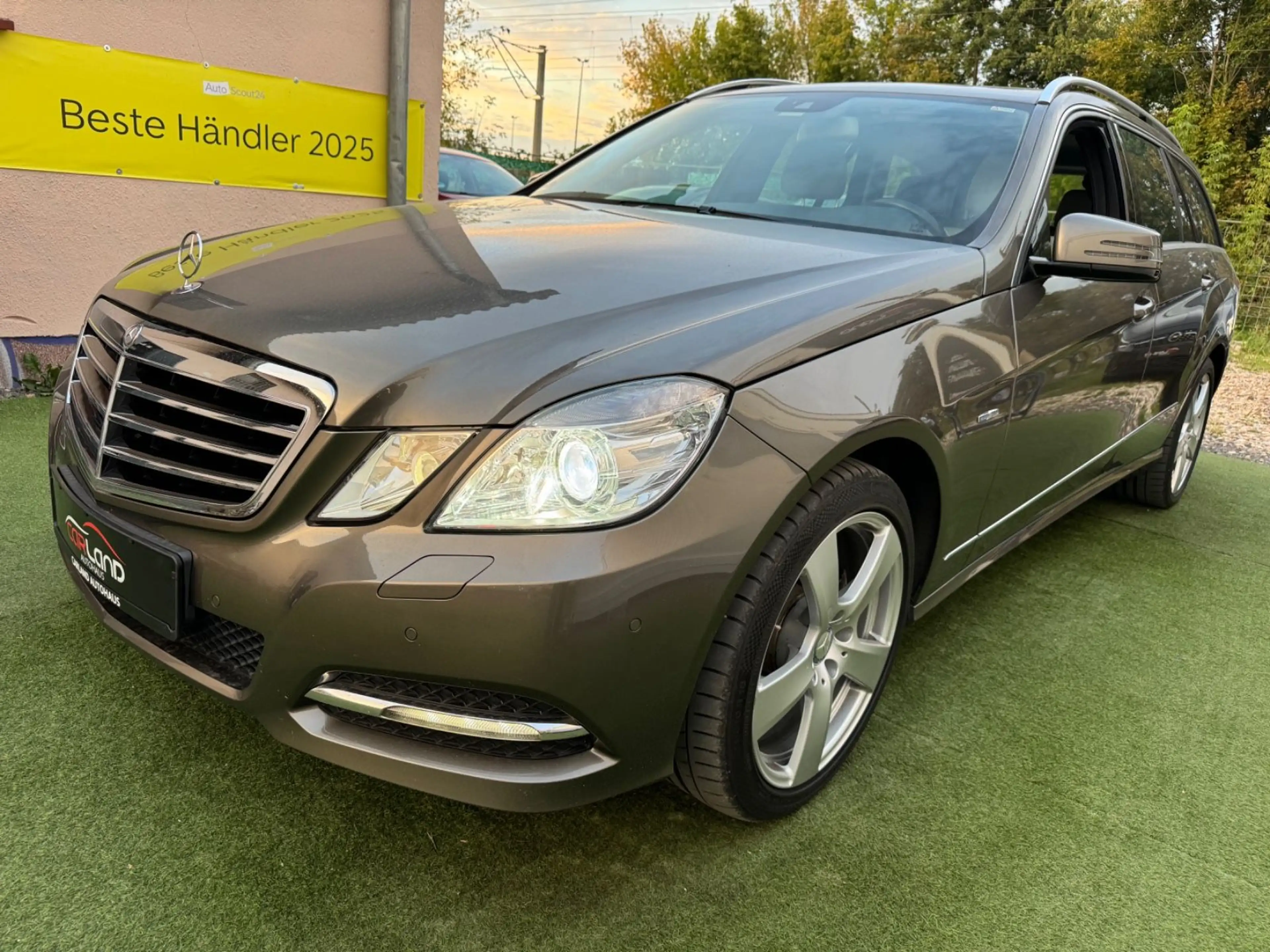 Mercedes-Benz E 200 E T-Modell E 200 CGI BlueEfficiency -VOLL!