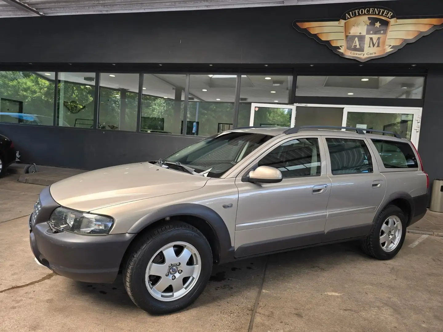 Volvo V70 2.4 T XC Cross Country AUTOMATIK/LEDER/MEMO Beige - 2
