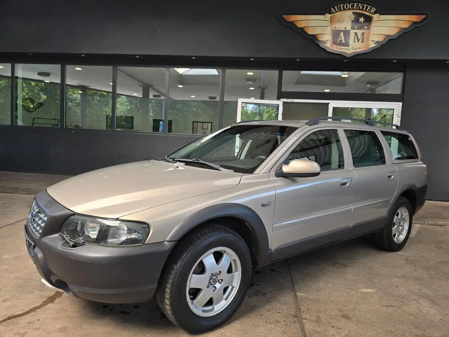Volvo V70 2.4 T XC Cross Country AUTOMATIK/LEDER/MEMO Beige - 1