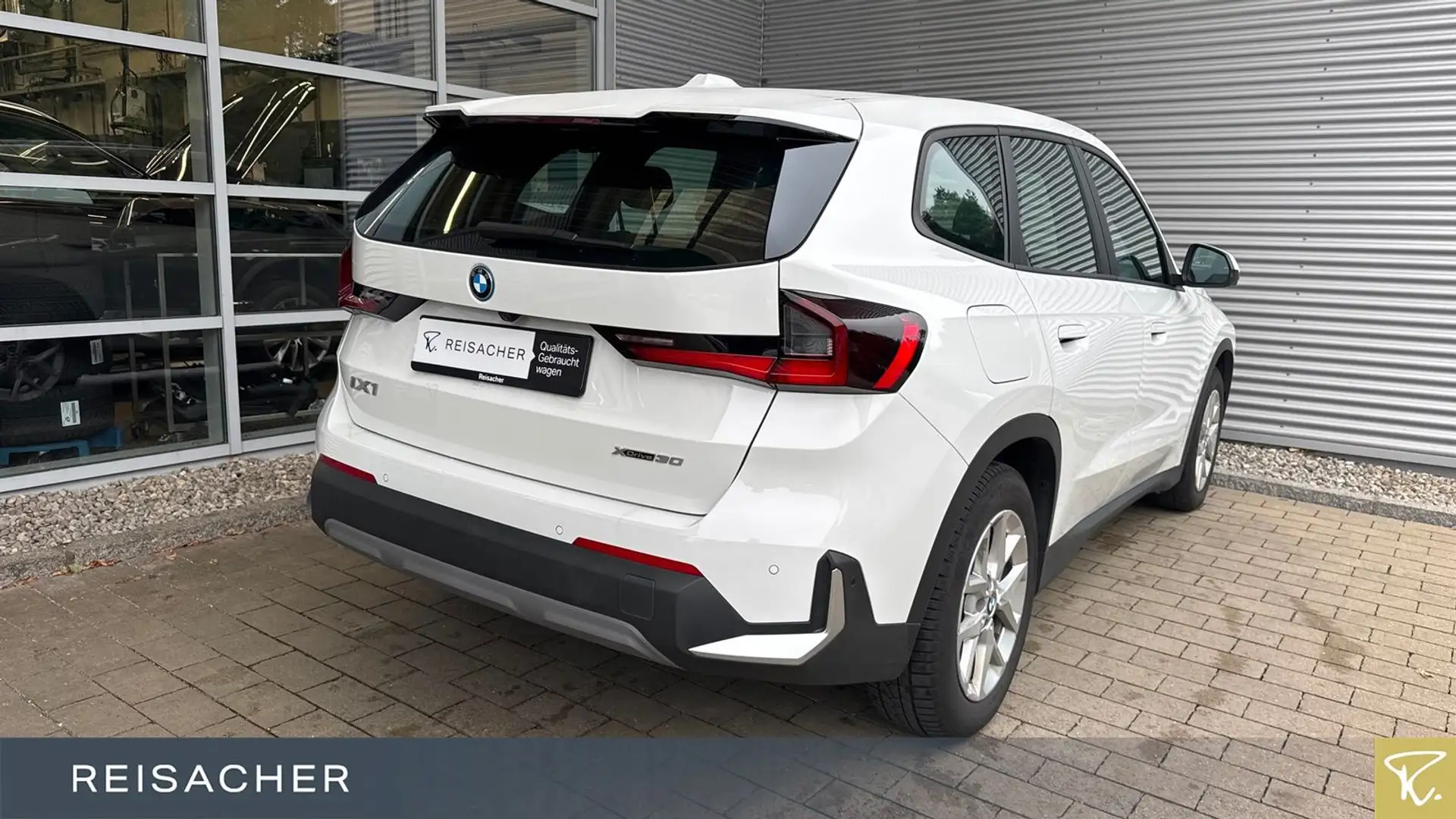 BMW iX1 IX1 XDRIVE30 NaviPro HUD AHK 360° adLED Weiß - 2