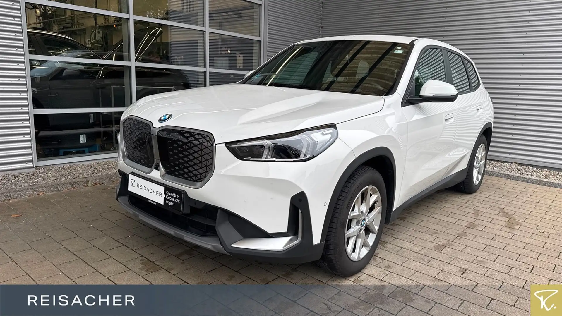 BMW iX1 IX1 XDRIVE30 NaviPro HUD AHK 360° adLED Weiß - 1