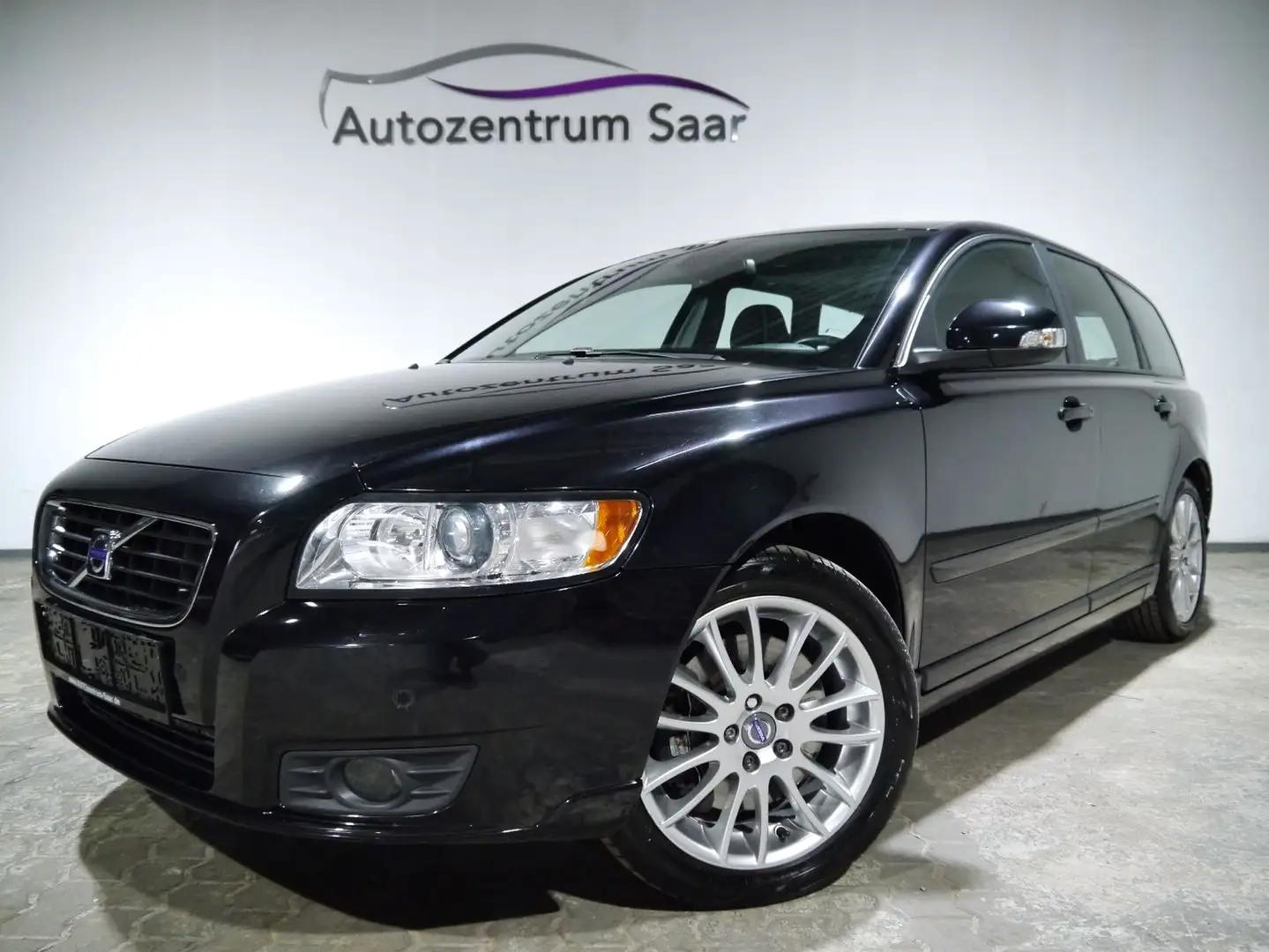 Volvo V50 D5 AHK Leder Sitzheizung Tempo SD PDC Xenon Schwarz - 1