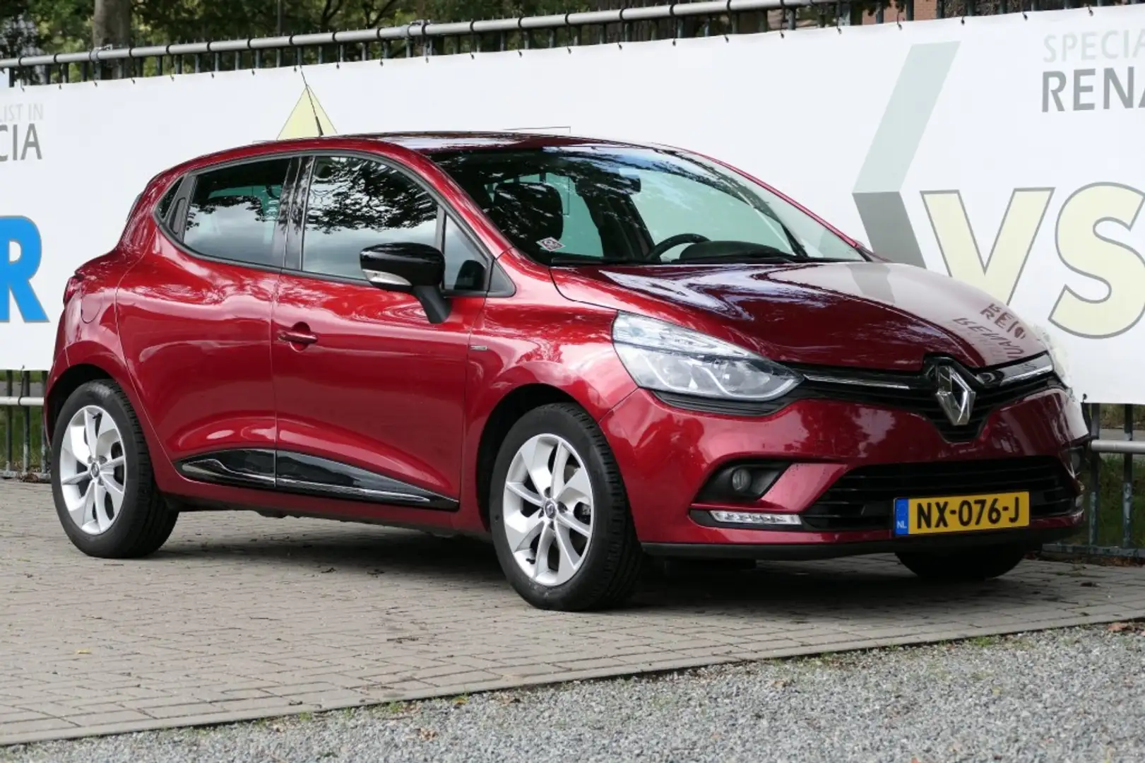 Renault Clio TCe 90 Limited Rood - 1