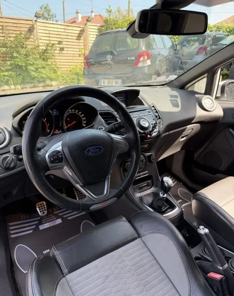 Ford Fiesta ST — photo 9