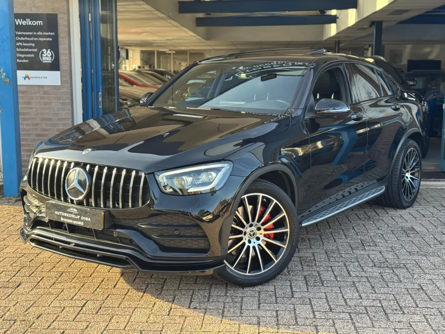Mercedes-Benz GLC 200 Coupé Premium Plus 2019 AUT NAP Zwart - 2