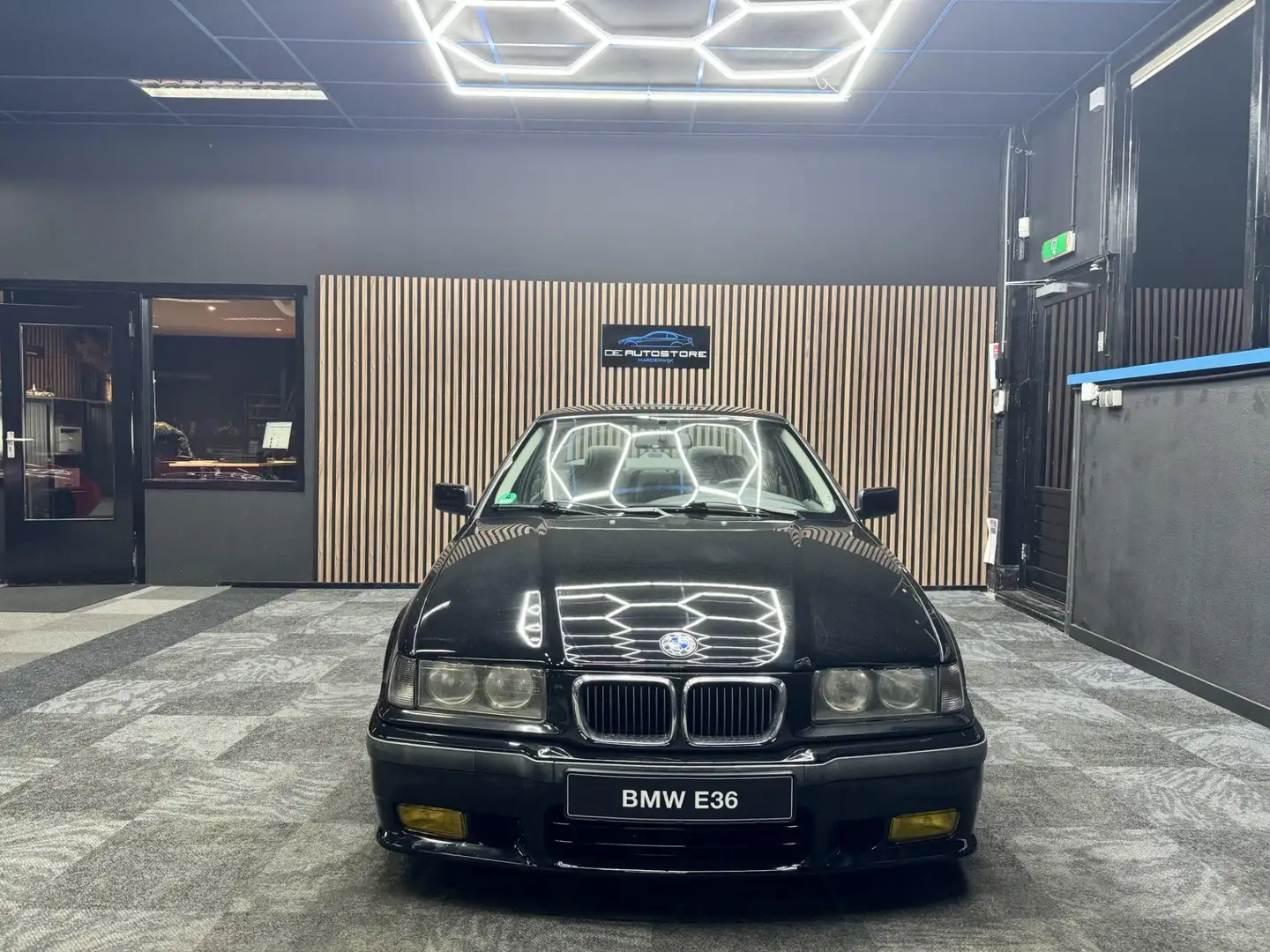 BMW 318 3-serie 318i Sport Aut M Pakket Styling 32 Airco m Negru - 2