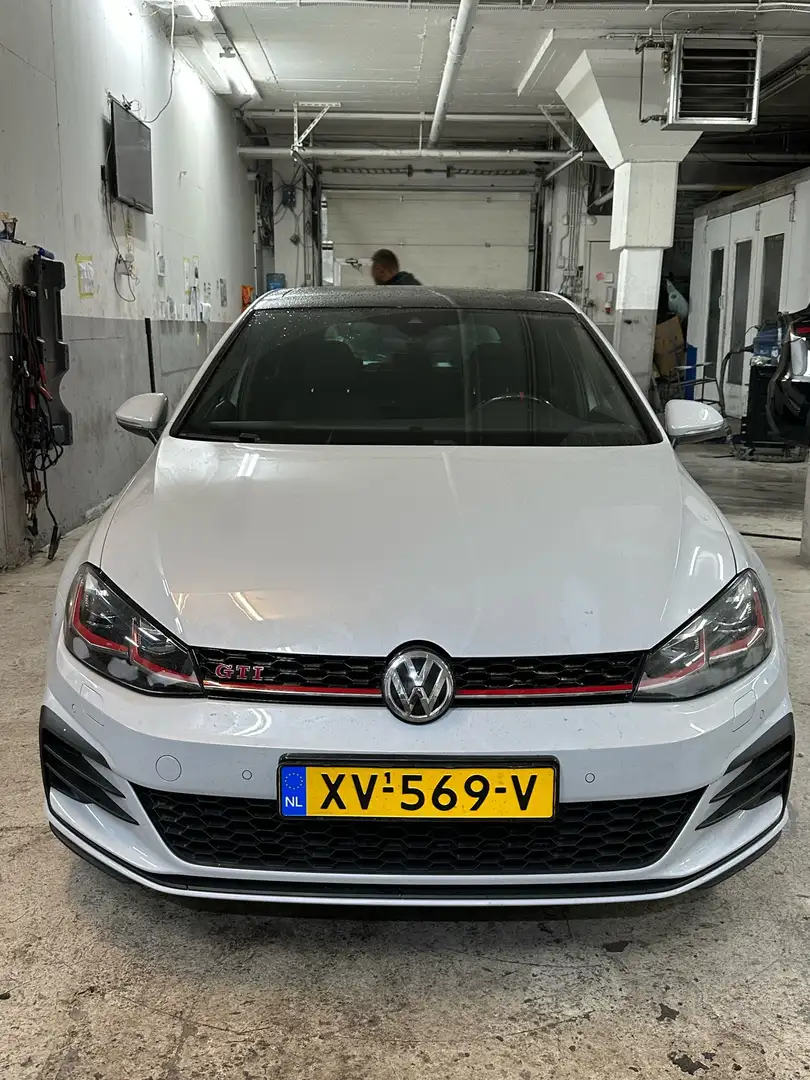 Volkswagen Golf 2.0 TSI GTI Perf. Weiß - 2