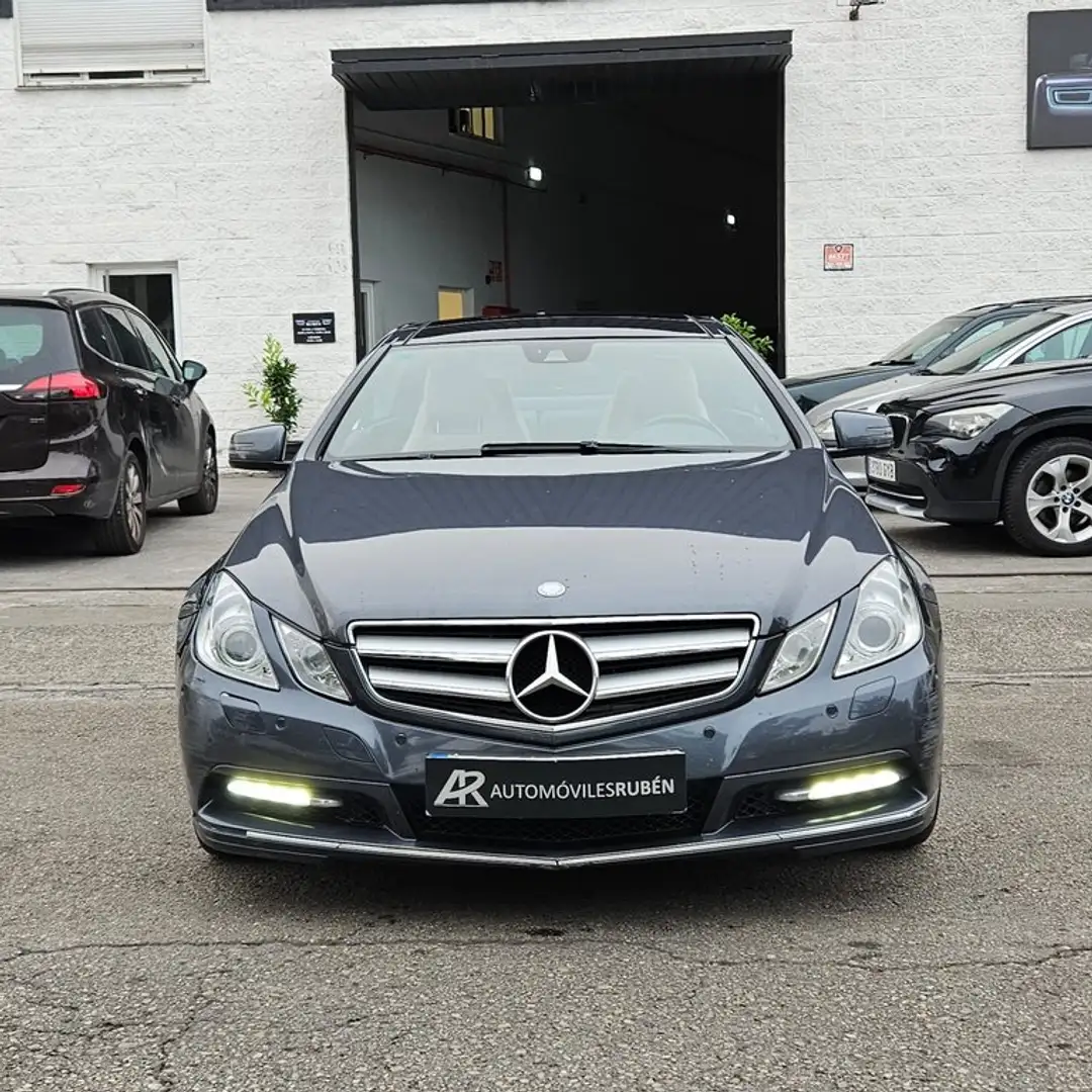 Mercedes-Benz E 220 Coupé CDI Blue Efficiency Avantg. Gris - 2