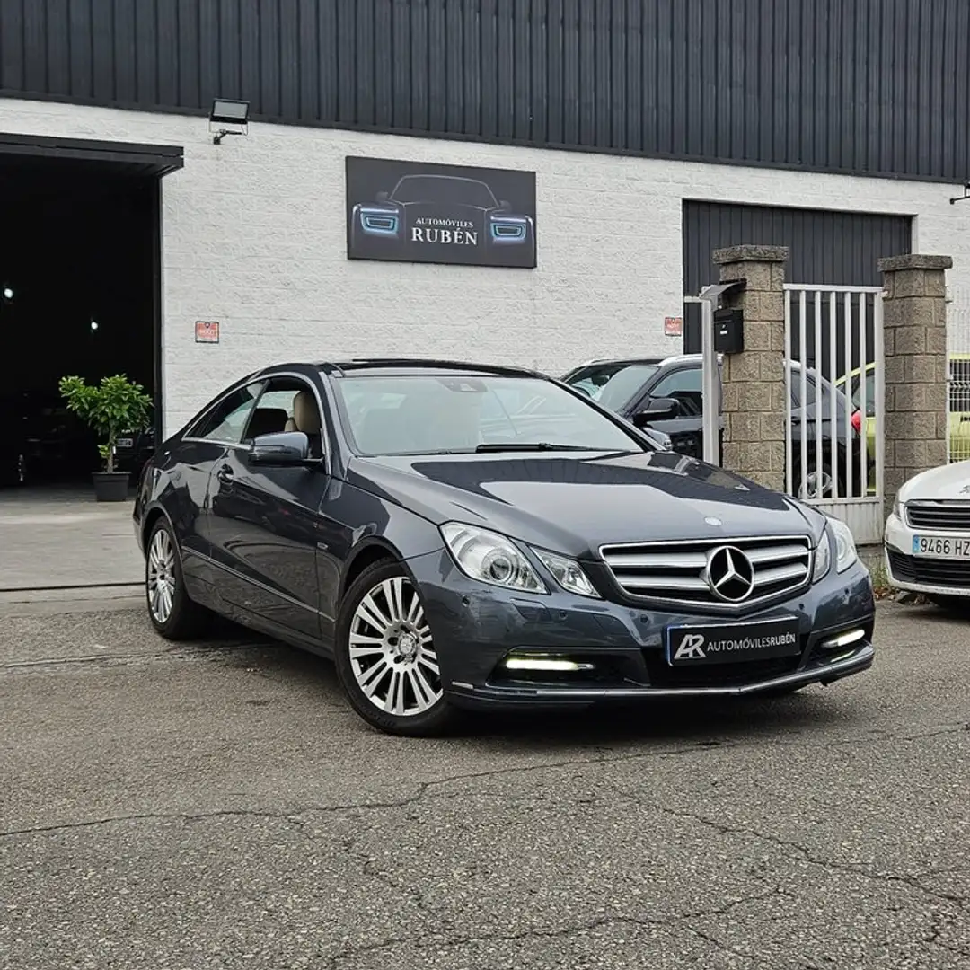 Mercedes-Benz E 220 Coupé CDI Blue Efficiency Avantg. Gris - 1