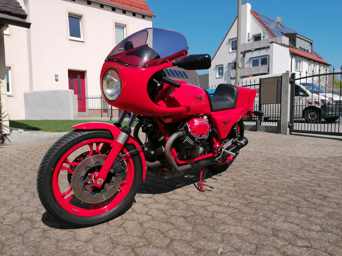 Moto Guzzi 850 Le Mans Red - 1