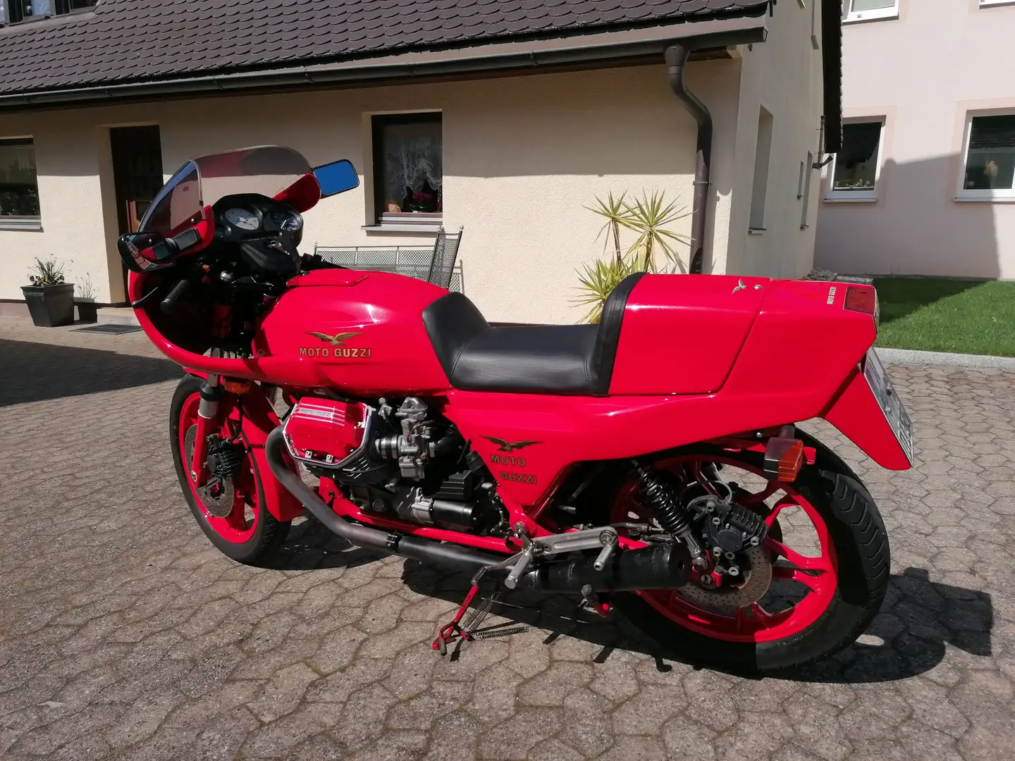 Moto Guzzi 850 Le Mans Red - 2