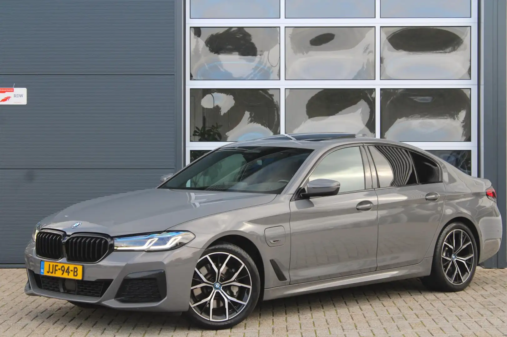 BMW 530 5-serie 530e M-Sport Shadow | Laser | Pano | HK | Gris - 1
