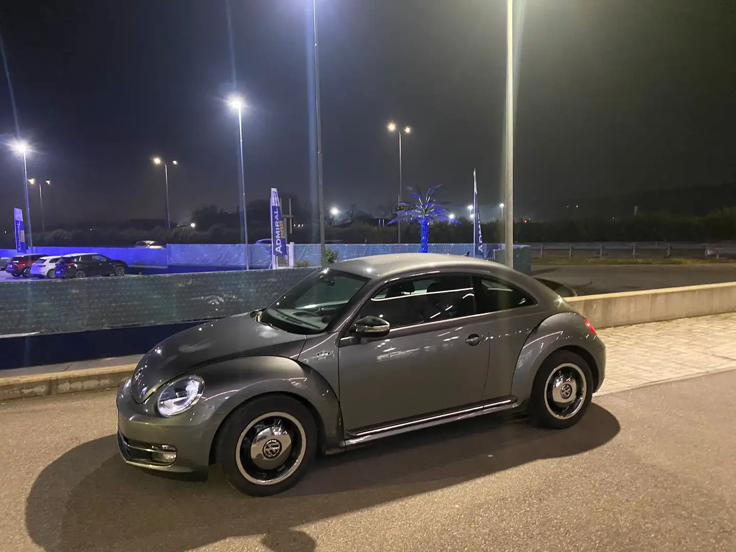Volkswagen Maggiolino Maggiolino 1.6 tdi Design 105cv Szary - 1