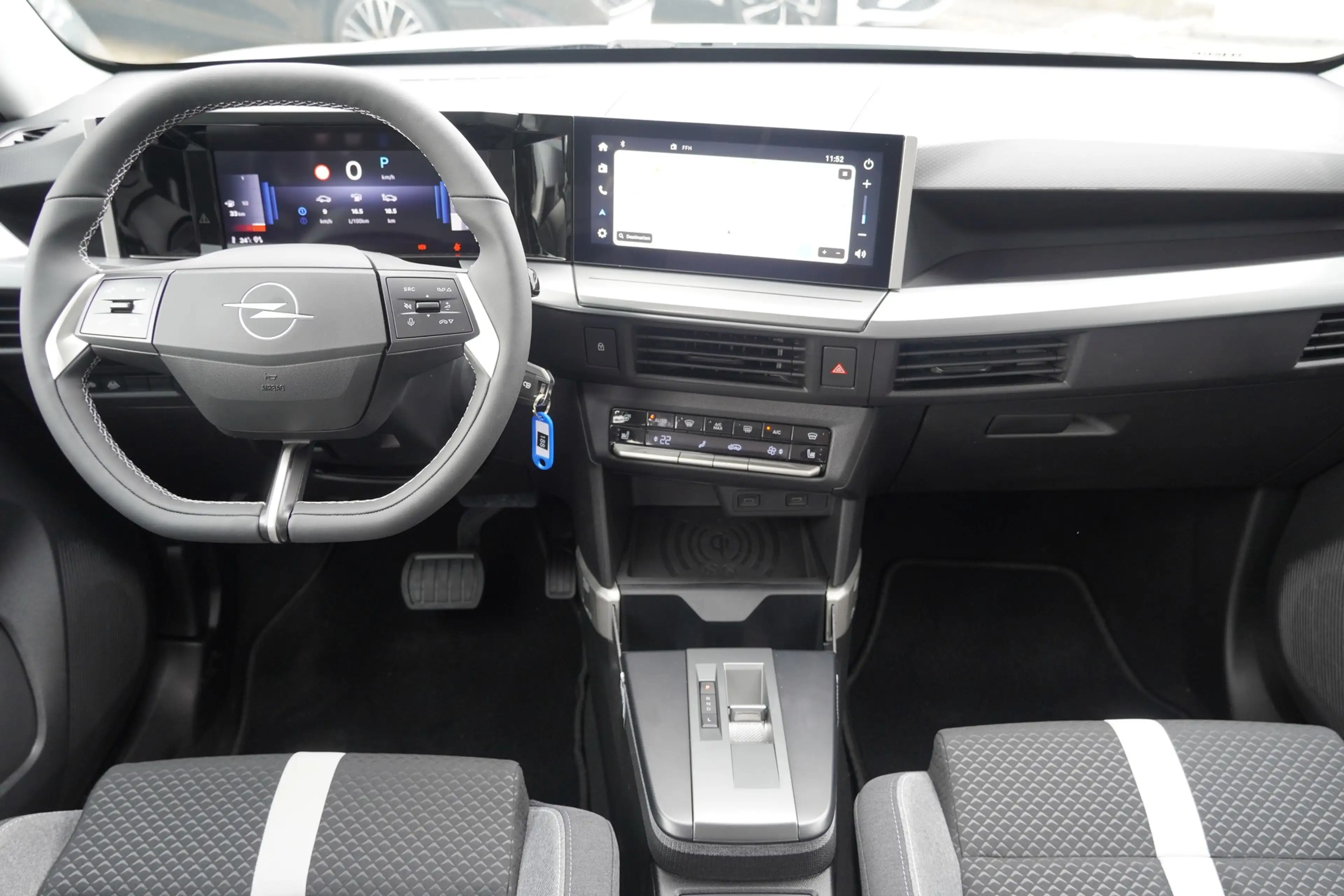Opel Frontera 1.2 DI Turbo Ultimate Hybrid Aut. LED ACC — photo 14