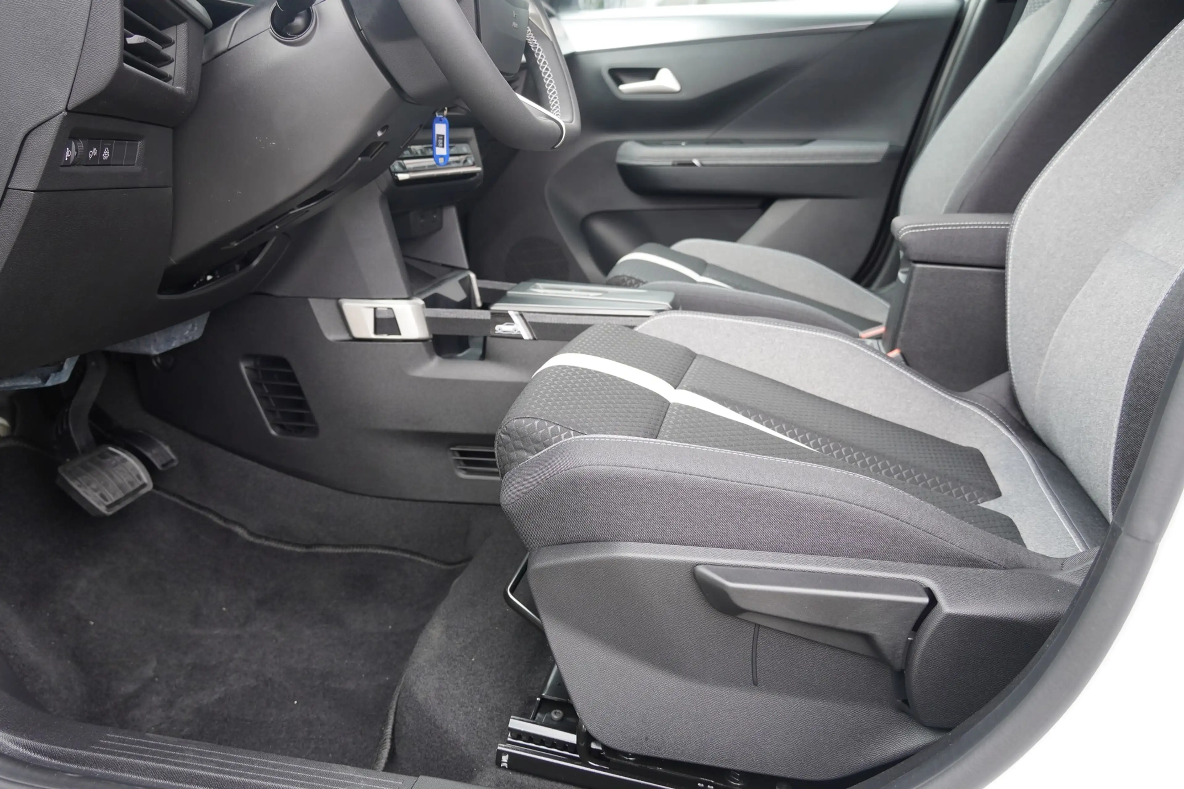 Opel Frontera 1.2 DI Turbo Ultimate Hybrid Aut. LED ACC — photo 13