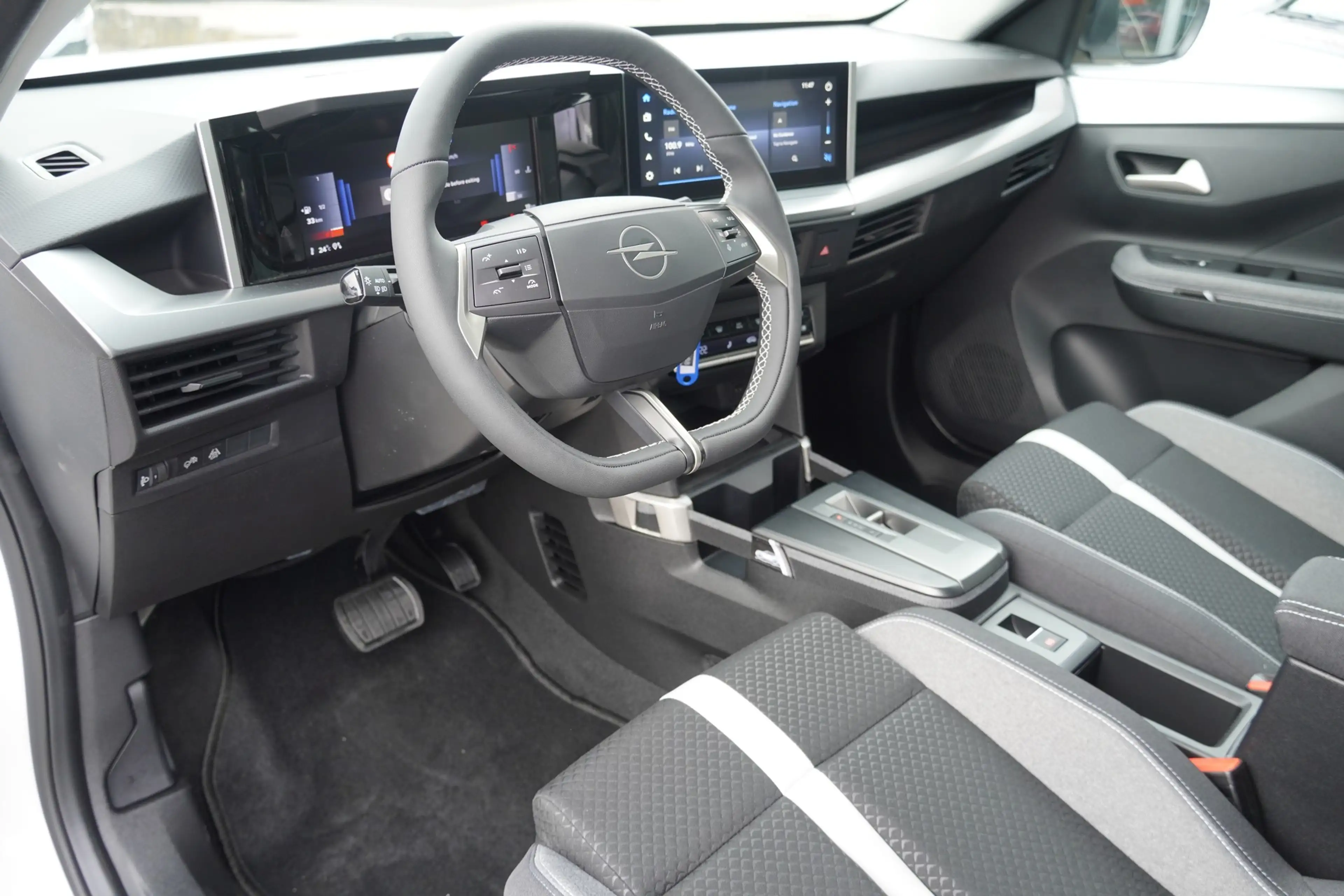 Opel Frontera 1.2 DI Turbo Ultimate Hybrid Aut. LED ACC — photo 12