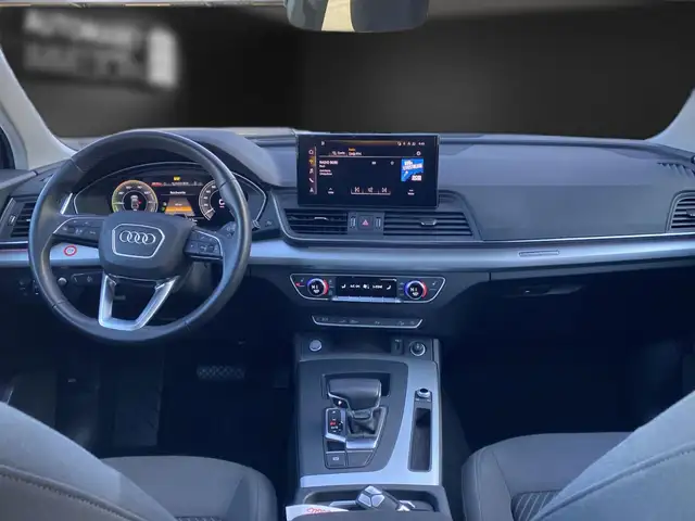 Audi Q5 view 12