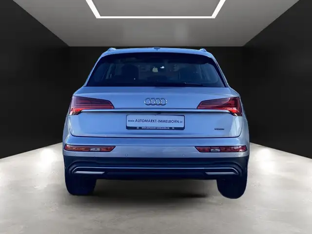Audi Q5 view 10