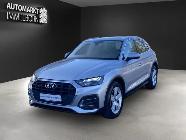 Audi Q5 view 3