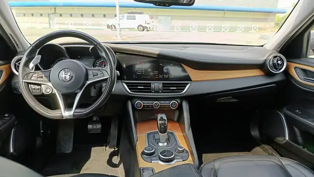 Alfa Romeo Giulia view 11