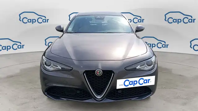 Alfa Romeo Giulia view 5
