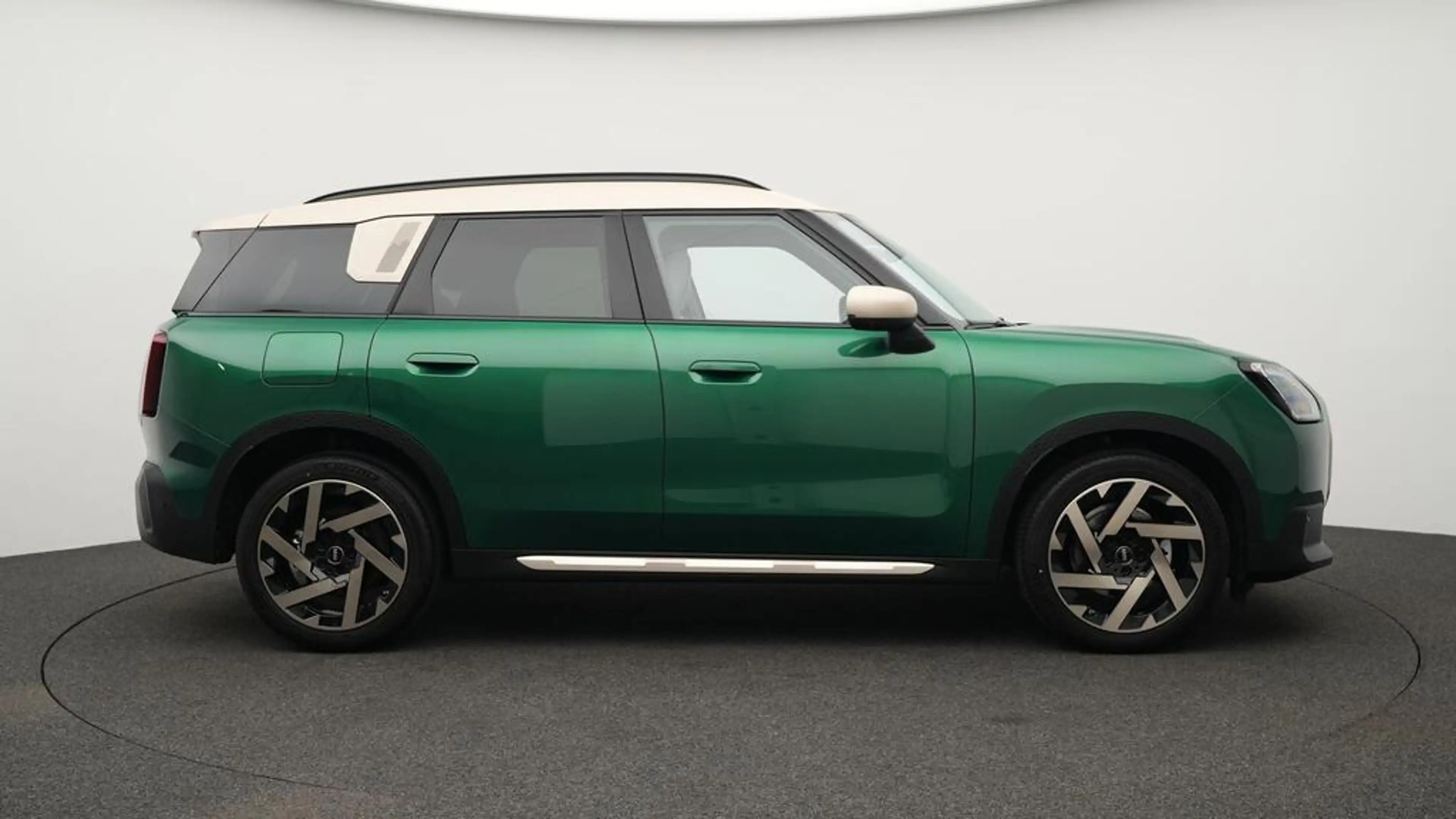 MINI Countryman D Favoured Trim — photo 3