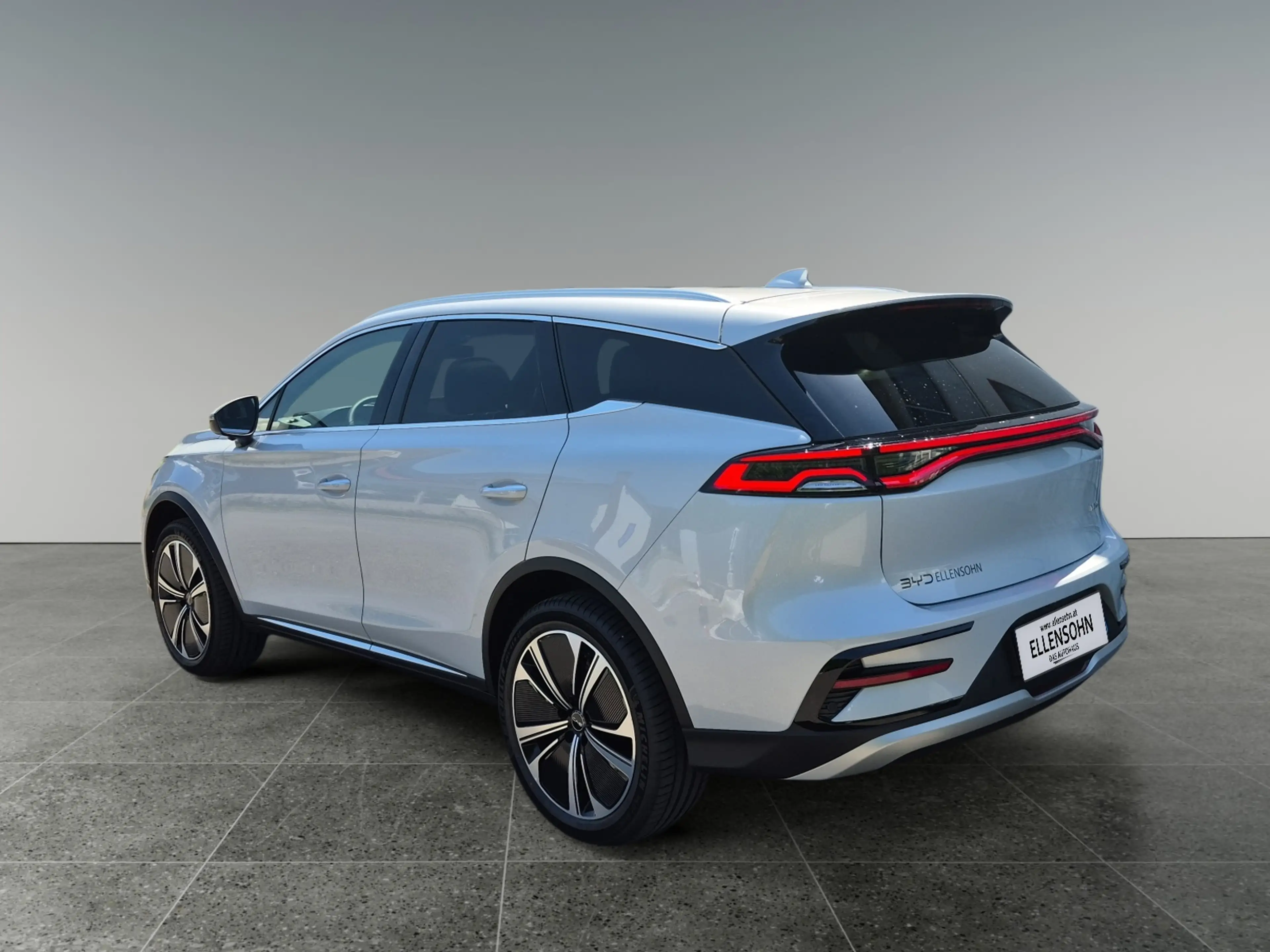 BYD Tang Flagship 4WD — photo 3