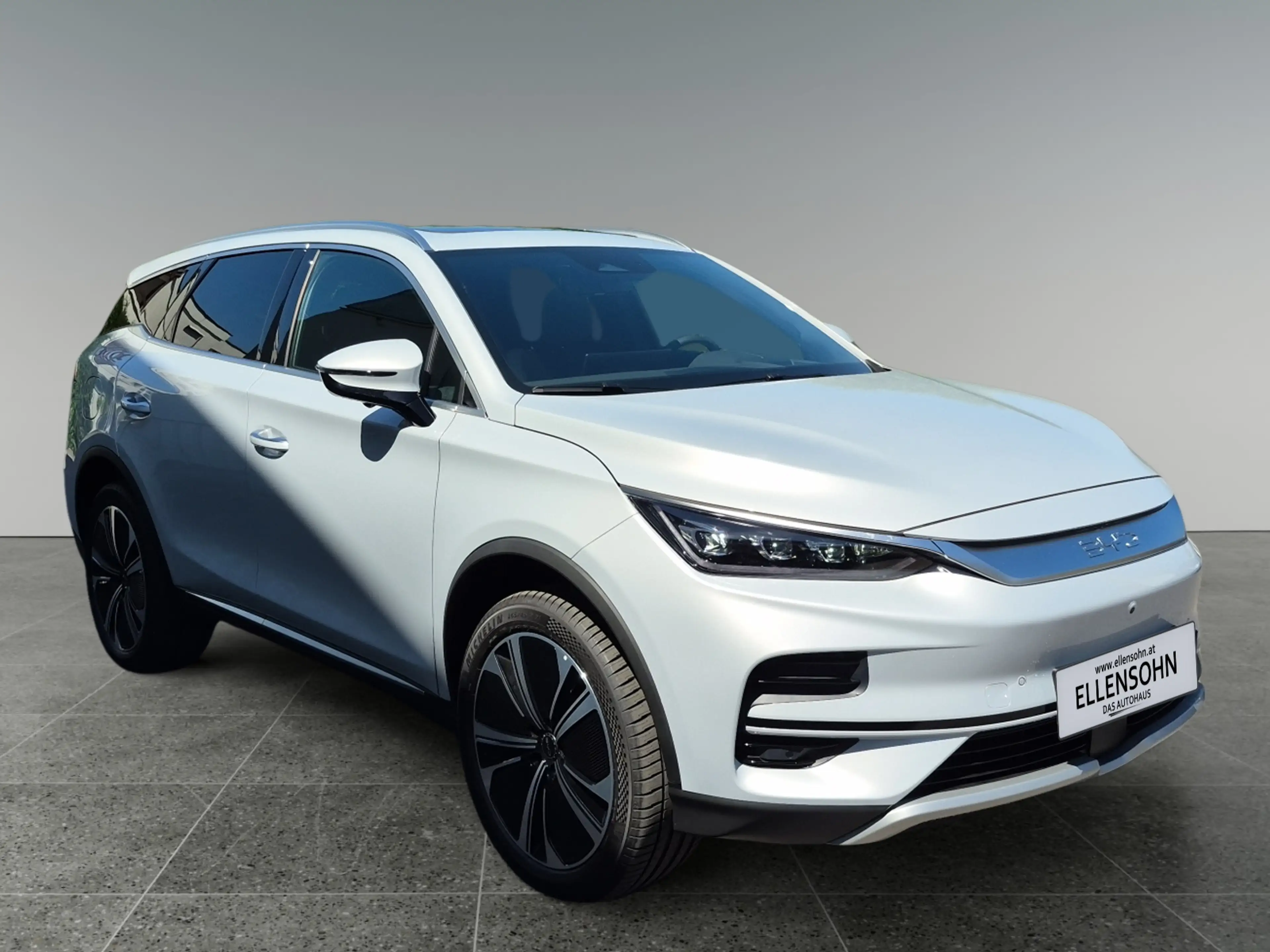 BYD Tang Flagship 4WD — photo 7