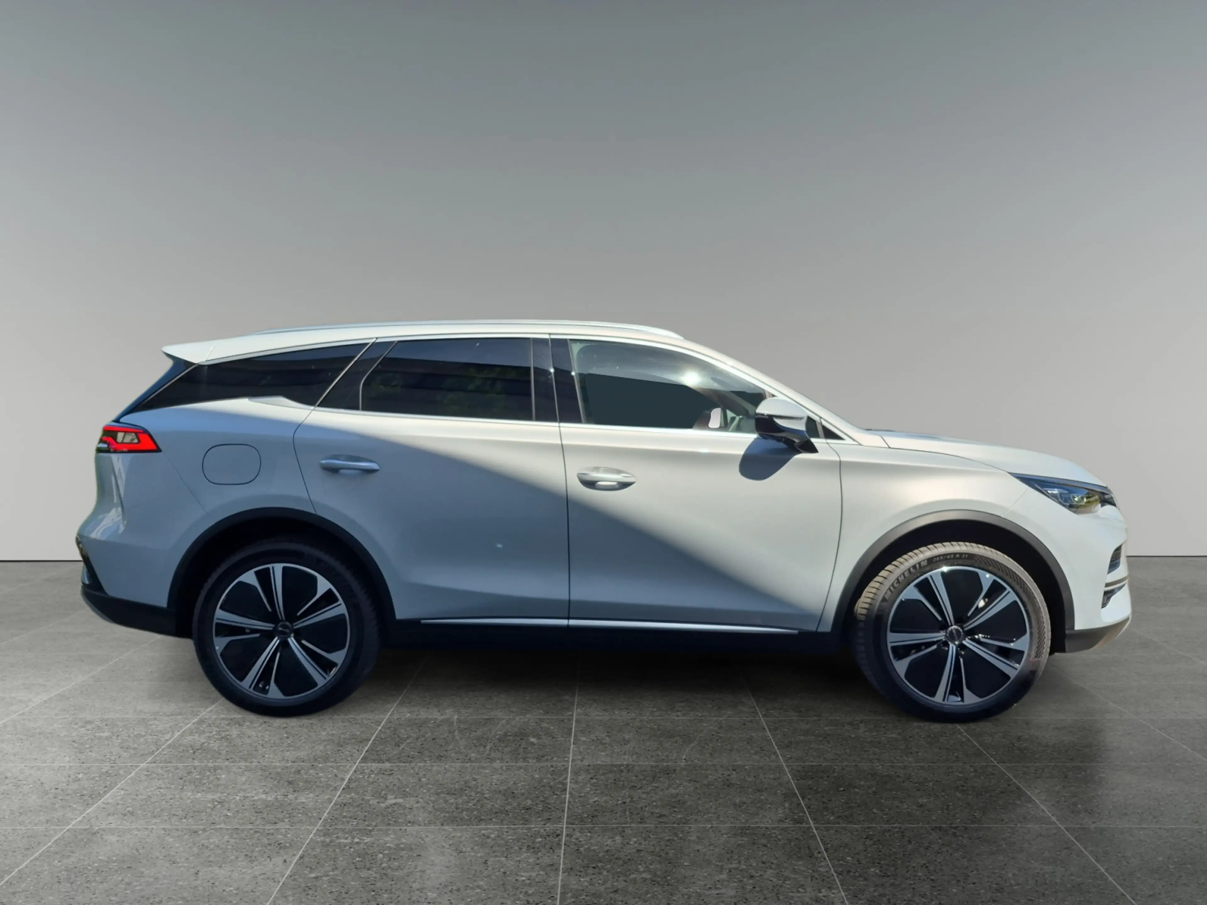 BYD Tang Flagship 4WD — photo 6