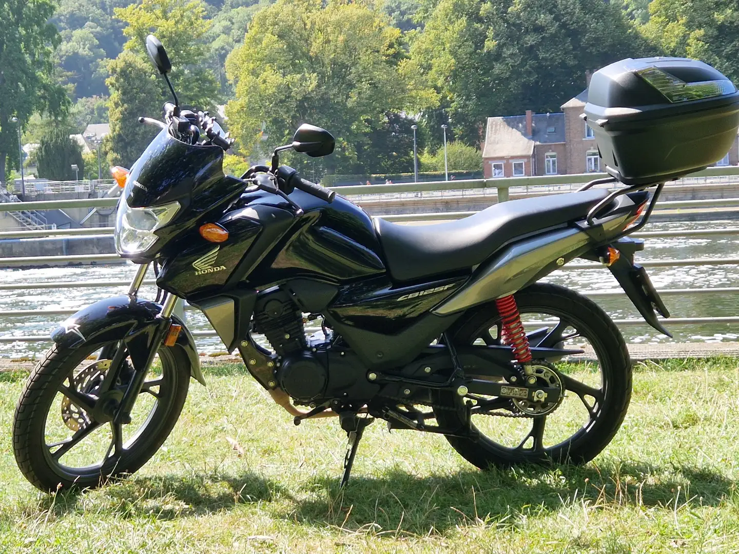 Honda CBF 125 Zwart - 1