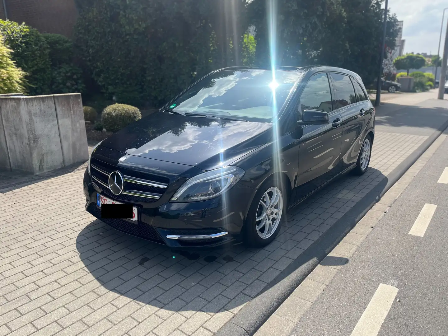Mercedes-Benz B 180 CDI Automatik / Navi / Xenon /Panorama/ Tüv neu Fekete - 1