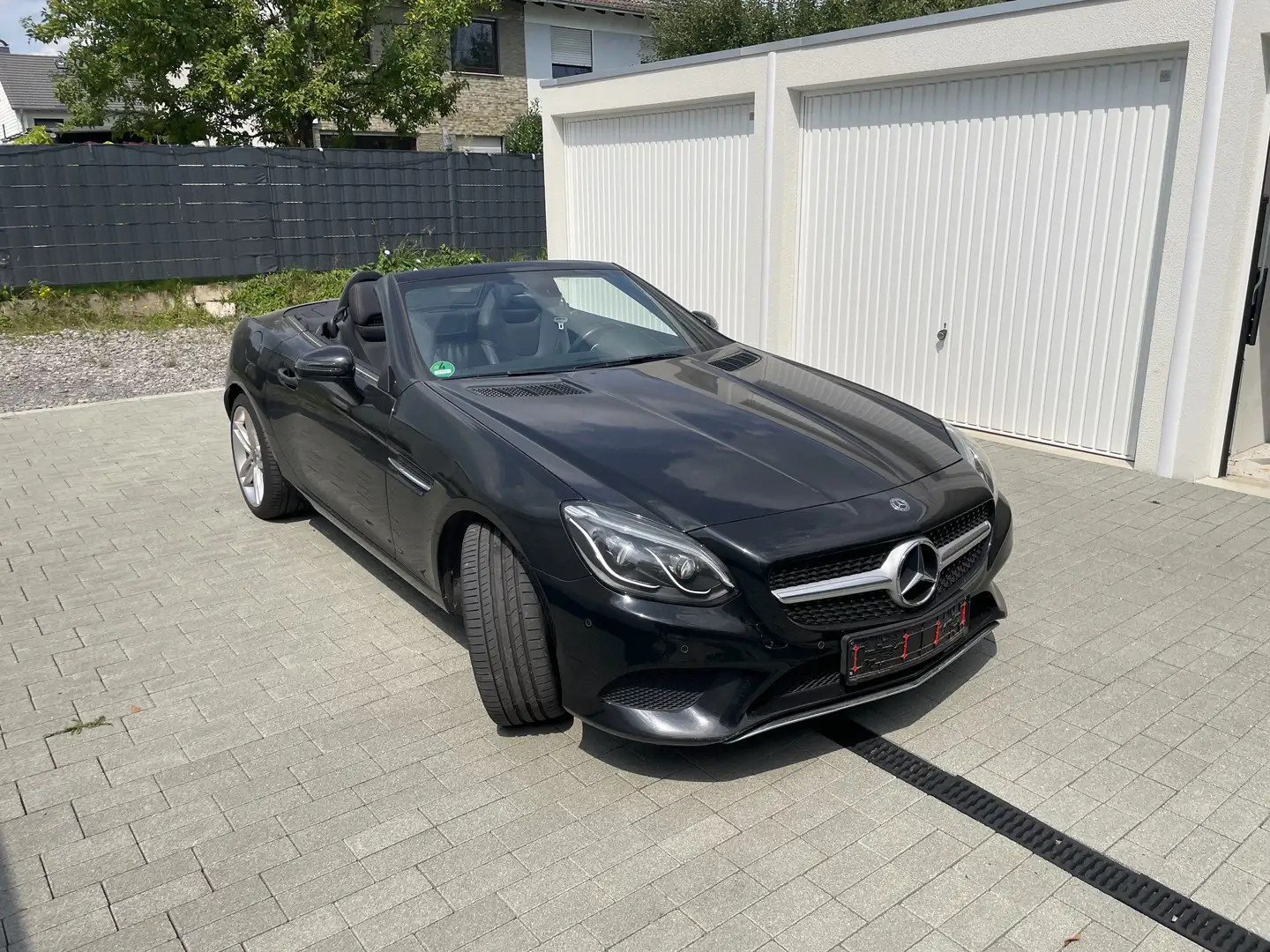 Mercedes-Benz SLC 180 SLC 180 9G-TRONIC RedArt Edition Czarny - 1