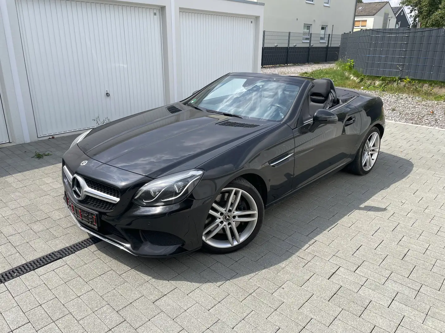 Mercedes-Benz SLC 180 SLC 180 9G-TRONIC RedArt Edition Czarny - 2
