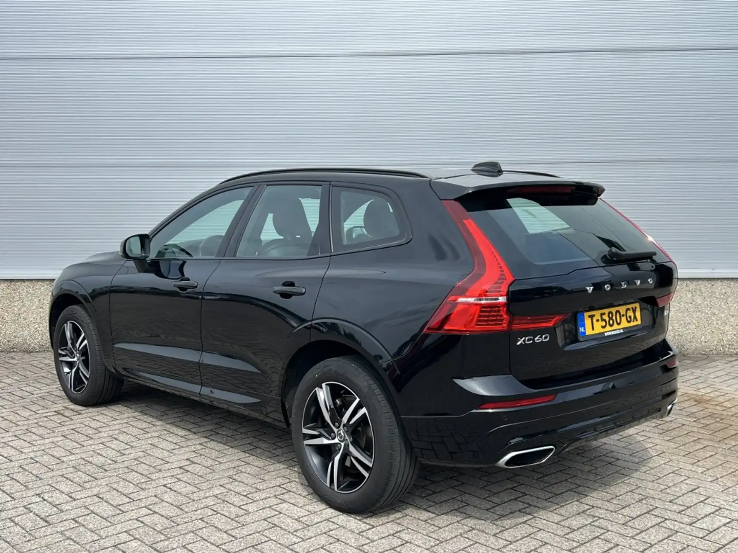 Volvo XC60 2.0 B4 R-Design TREKHAAK! CAMERA! Zwart - 2