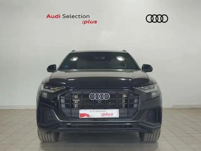 Audi Q8 view 2