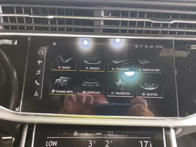 Audi Q8 view 15