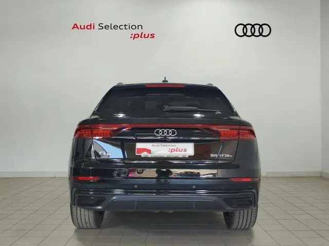 Audi Q8 view 5