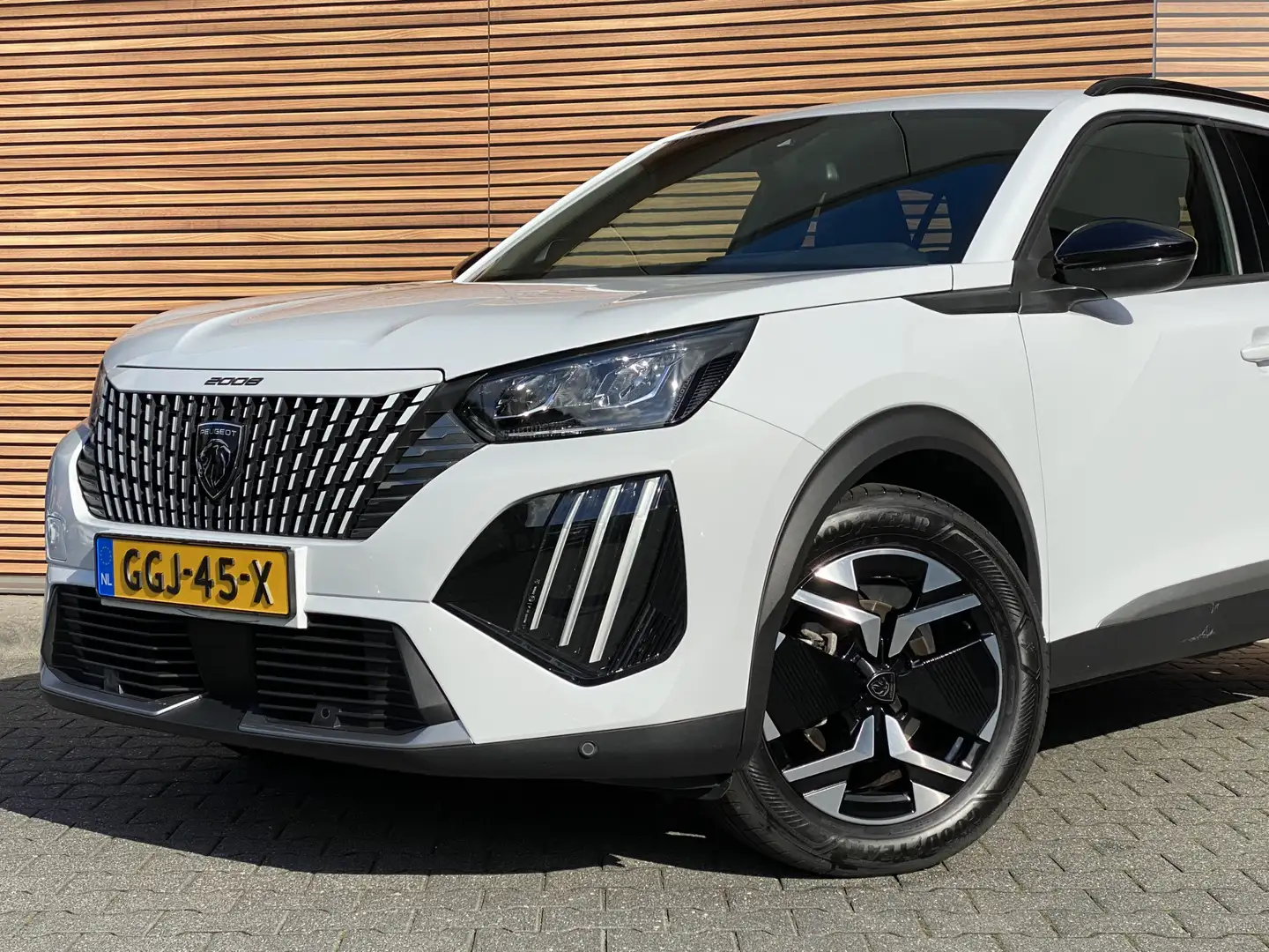 Peugeot 2008 1.2 PureTech 100 Allure Camera / Carplay / Navigat Wit - 2