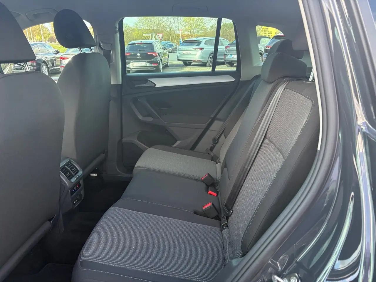 Volkswagen Tiguan LIFE 2.0 TDI 150PS DSG +IQ.LIGHT+ACC+NAVI+SHZ+17", миниатюра 16