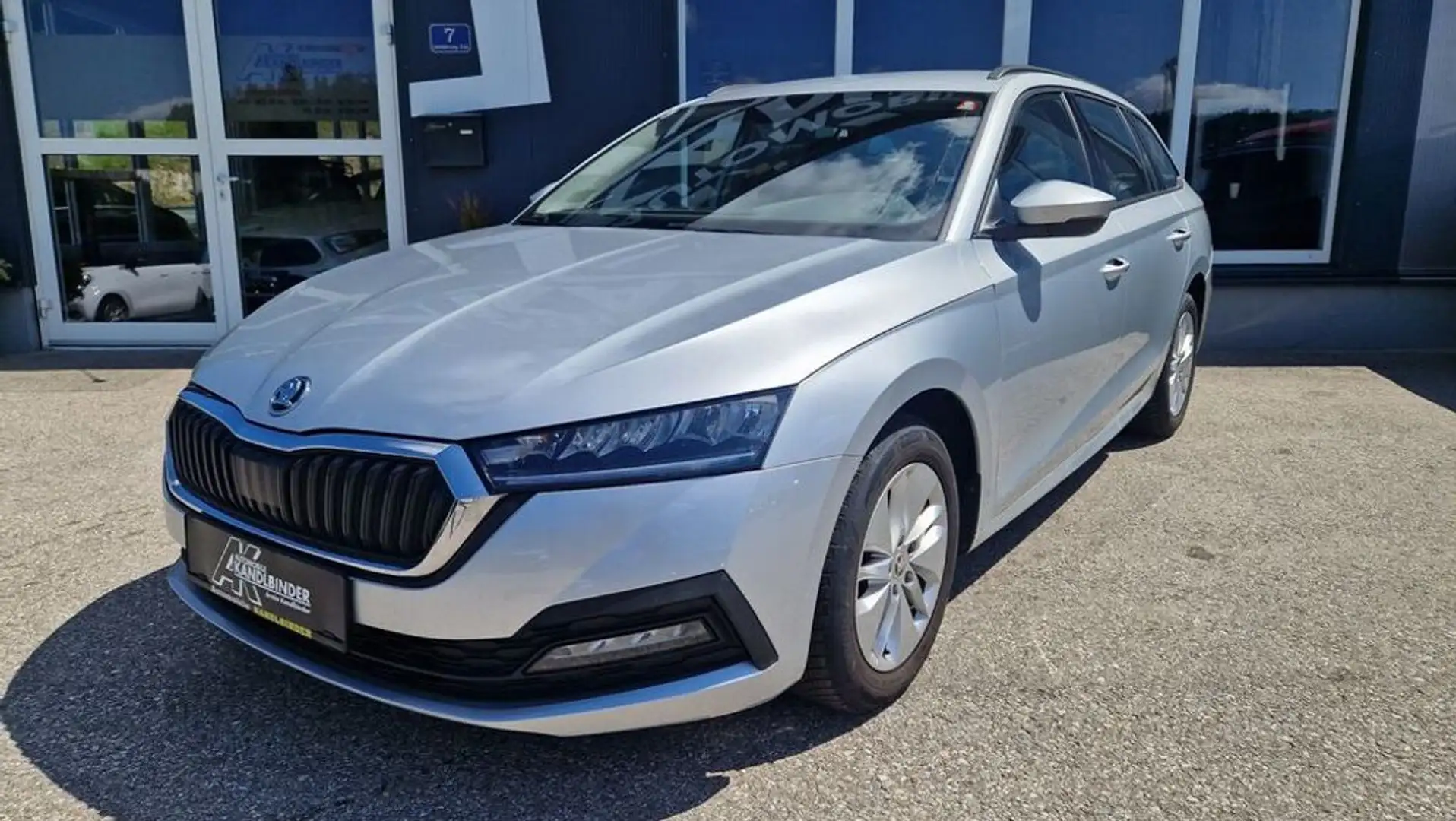 Skoda Octavia Combi 2,0 TDI Style DSG ''1.Besitz'' Silber - 1