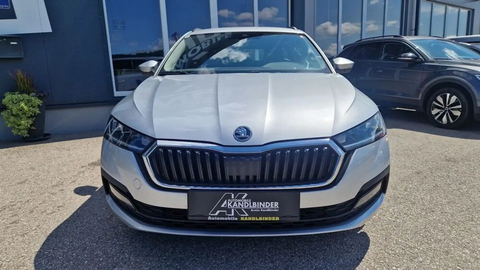 Skoda Octavia Combi 2,0 TDI Style DSG ''1.Besitz'' Silber - 2