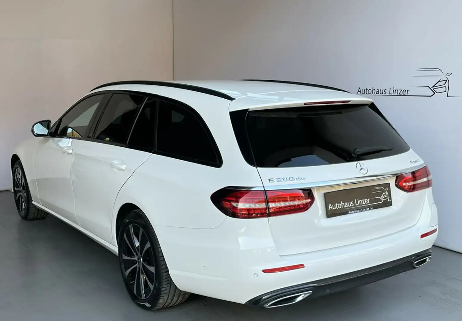 Mercedes-Benz E 300 de 4x4 *LED*HuD*AHK*StHz*AmbienteB*Sportsitze Weiß - 2