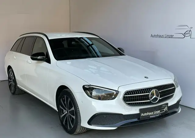 Mercedes-Benz E 300 de 4x4 *LED*HuD*AHK*StHz*AmbienteB*Sportsitze