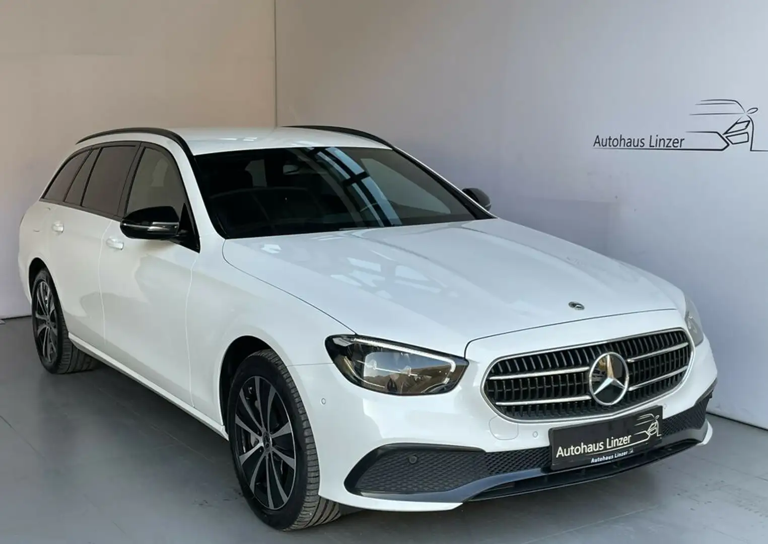 Mercedes-Benz E 300 de 4x4 *LED*HuD*AHK*StHz*AmbienteB*Sportsitze Weiß - 1