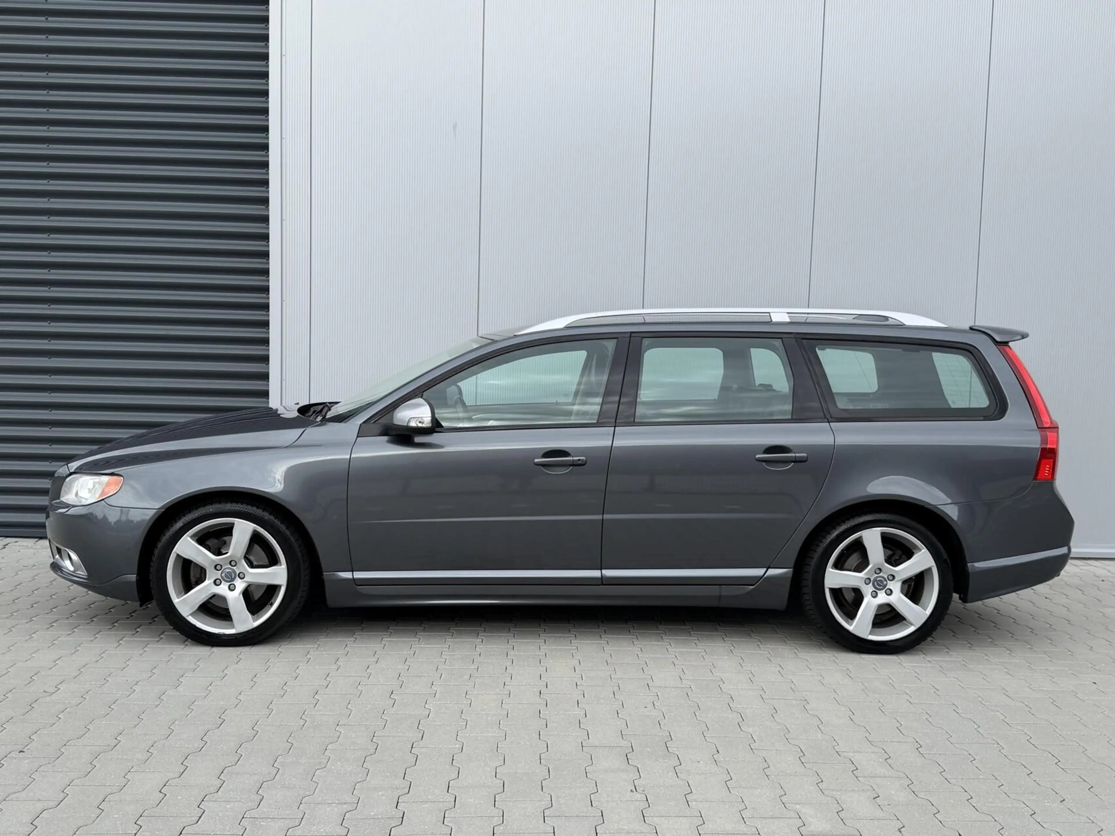 Volvo V70 2.0T Momentum - NL auto - R-design - Nette staat — photo 8