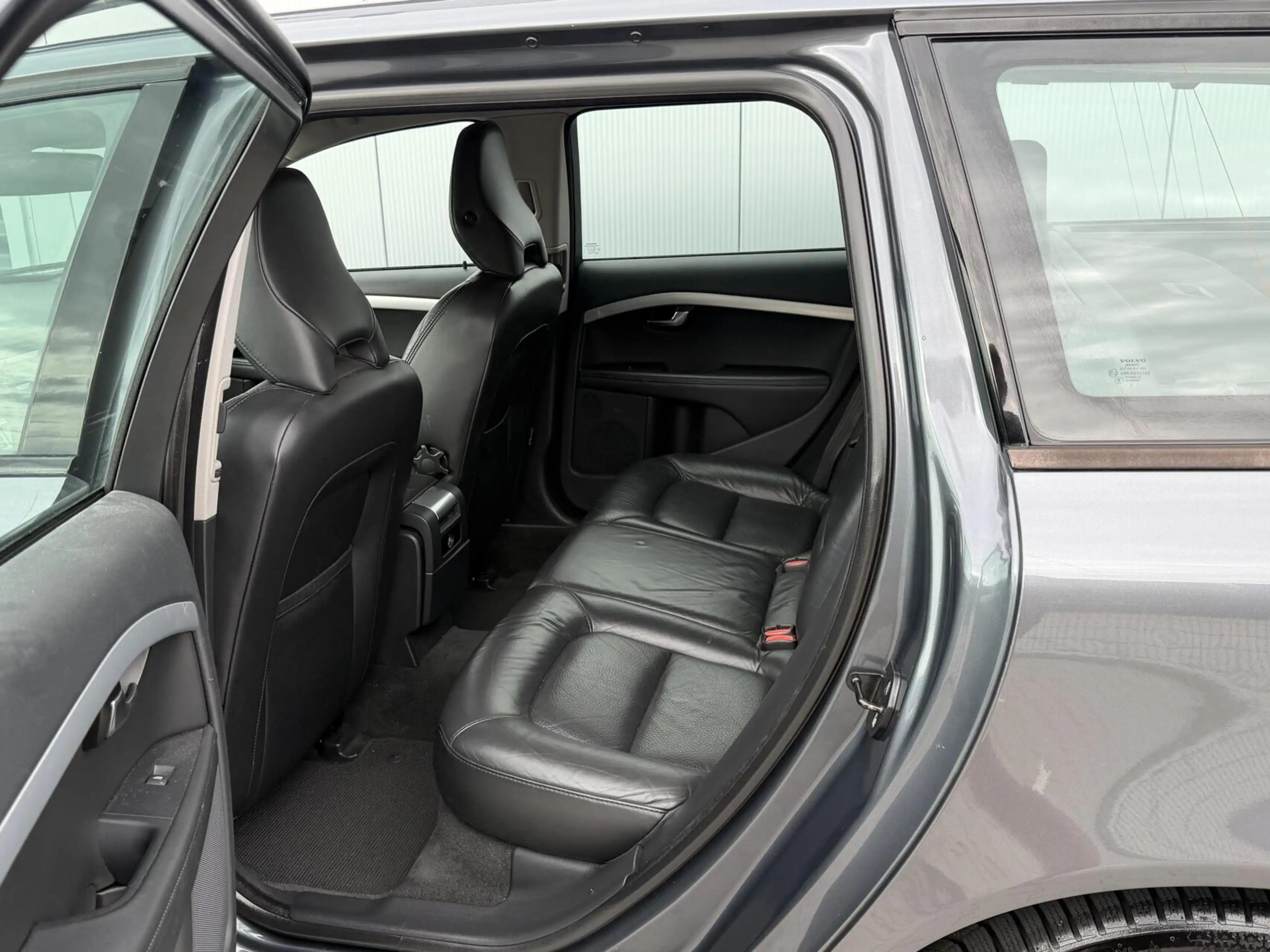 Volvo V70 2.0T Momentum - NL auto - R-design - Nette staat — photo 12