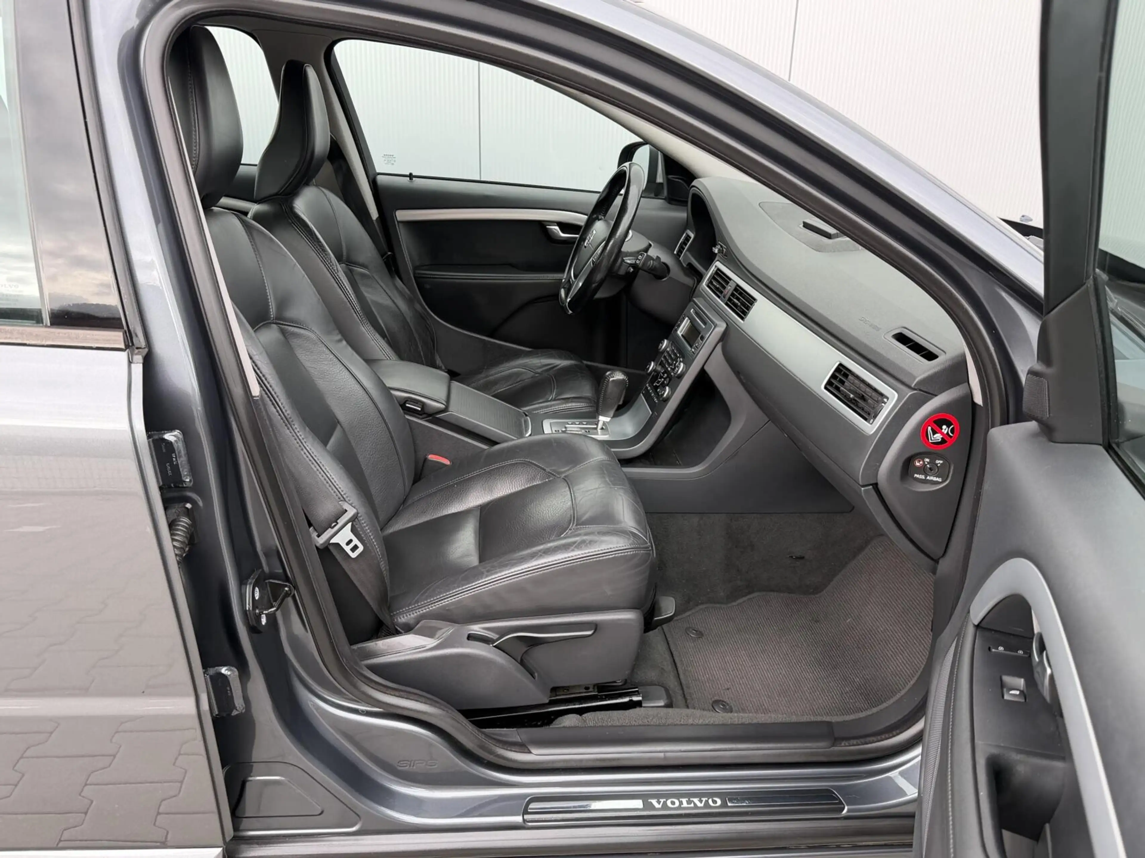 Volvo V70 2.0T Momentum - NL auto - R-design - Nette staat — photo 15